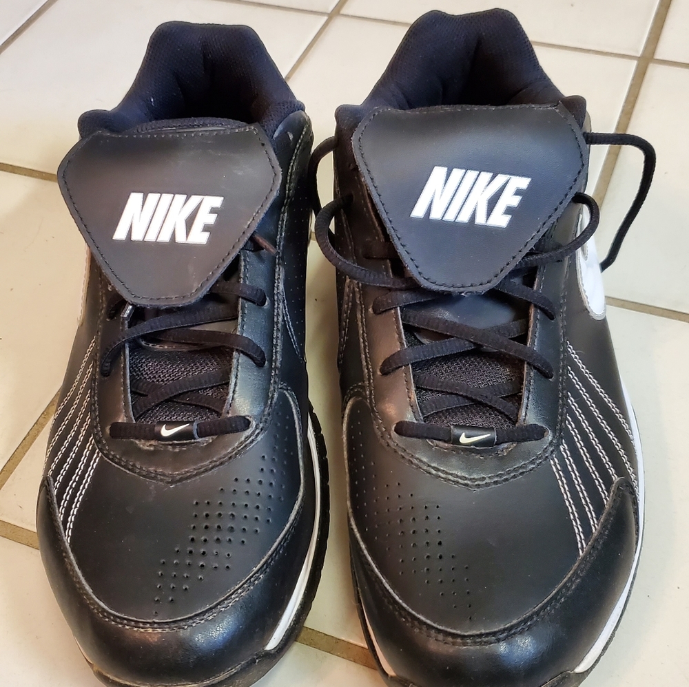Umpire shoes